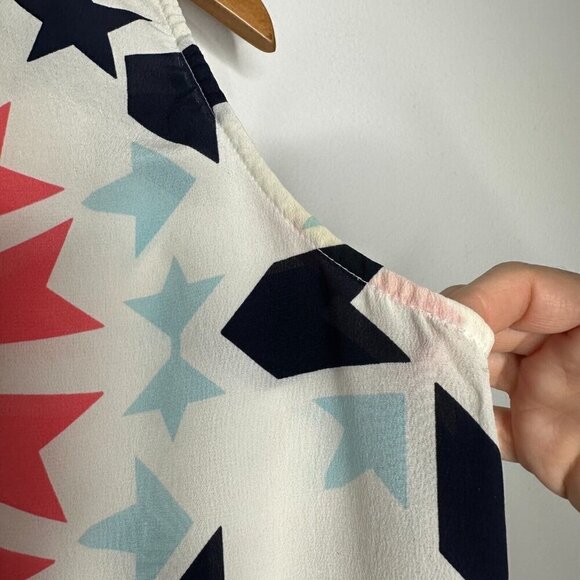 Equipment Femme Silk Blouse Sz M Colorful Star Print Sleeveless Button up - Picture 2 of 10